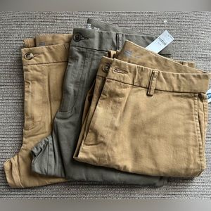 Old Navy Athletic Fit Chinos - 33x30